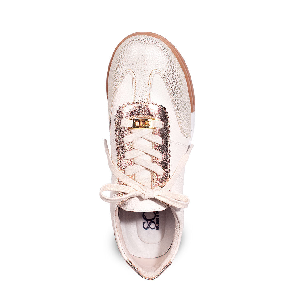CARRIE BEIGE